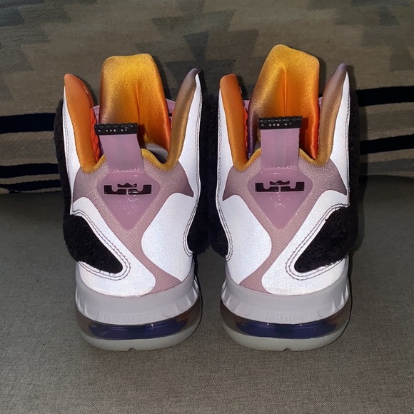 NIKE Lebron IX Regal pink multicolor NWT size 7 - Picture 8 of 14